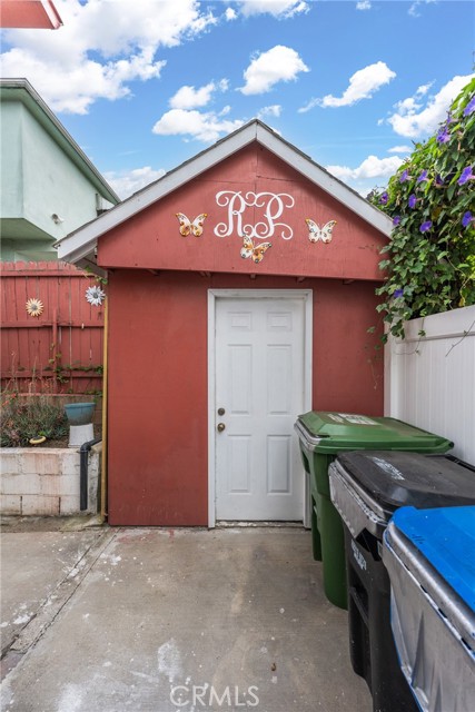 Detail Gallery Image 42 of 49 For 3812 Middlebury, Los Angeles,  CA 90004 - 3 Beds | 2/1 Baths