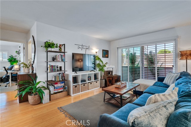 2884 Sawtelle Boulevard, Los Angeles CA: https://media.crmls.org/medias/28d22cc4-347b-436d-92f6-b8726155f06b.jpg