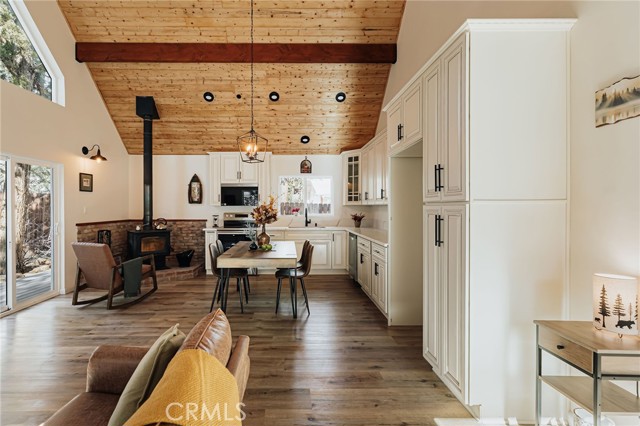 Detail Gallery Image 12 of 45 For 630 Victoria Ln, –,  CA 92386 - 3 Beds | 2 Baths