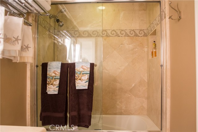 Detail Gallery Image 8 of 10 For 200 Paris Ln #109,  Newport Beach,  CA 92663 - 1 Beds | 1 Baths