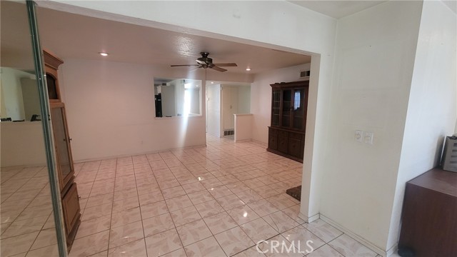 1100 E 215th Place, Carson CA: https://media.crmls.org/medias/28d2d67e-b376-4fae-b27f-ce93d1c26fc3.jpg