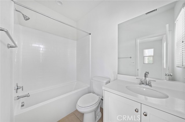 Detail Gallery Image 27 of 33 For 143 Frame, Irvine,  CA 92618 - 3 Beds | 3/1 Baths