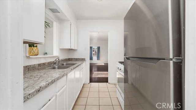 533 E Fredricks Street, Barstow CA: https://media.crmls.org/medias/28d389e3-a54b-4014-adf6-763fec0cf406.jpg