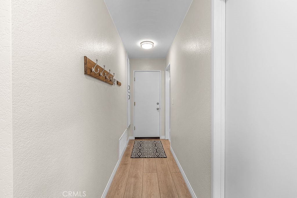 https://media.crmls.org/medias/28d3a584-56da-4edc-9b60-74dc87948ca4.jpg?preset=X-Large