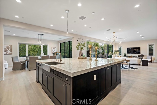 Detail Gallery Image 14 of 36 For 115 Interstellar, Irvine,  CA 92618 - 5 Beds | 5/1 Baths