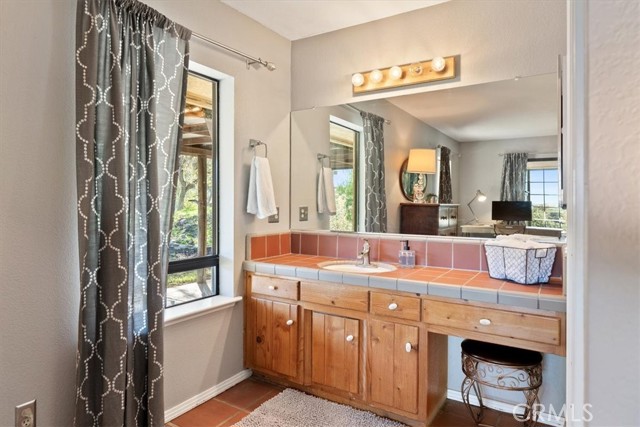 Detail Gallery Image 18 of 62 For 7975 Nacimiento Lake Dr, Paso Robles,  CA 93446 - 6 Beds | 3/1 Baths