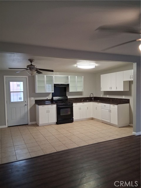 1160 Mojave Dr, Barstow CA: https://media.crmls.org/medias/28d52bea-7c9d-4932-8e7a-f973ce79b921.jpg