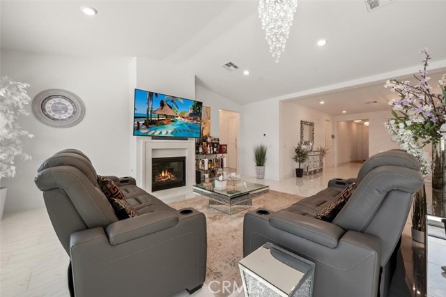 Detail Gallery Image 10 of 67 For 2521 Santa Fiora Dr, Corona,  CA 92882 - 4 Beds | 2/1 Baths