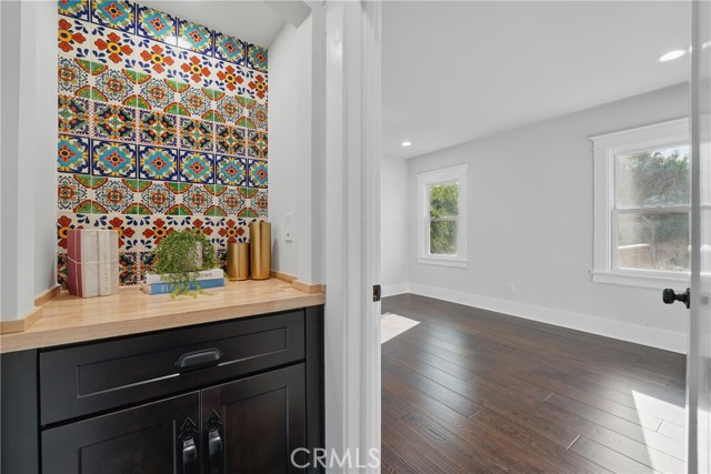 2111 S Bronson Ave, Los Angeles CA: https://media.crmls.org/medias/28d633ff-1a5c-4b52-b70b-fa274f6c38dc.jpg
