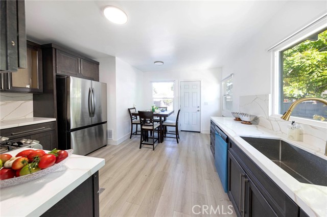 Image 11 of 21 For 615 Victoria Avenue