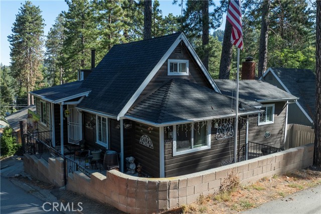 22864 Alder Lane, Crestline CA: https://media.crmls.org/medias/28d69d00-6882-4c47-b17f-83730fc32614.jpg