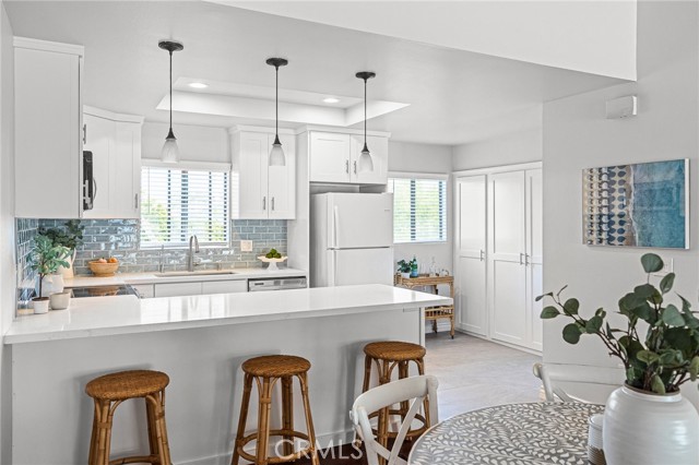 222 Irena Avenue, Redondo Beach, California 90277, 2 Bedrooms Bedrooms, ,3 BathroomsBathrooms,Residential,Sold,Irena,SB24068601