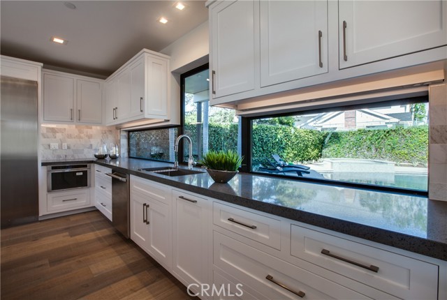 Detail Gallery Image 16 of 26 For 324 Saint Andrews Rd, Newport Beach,  CA 92663 - 5 Beds | 5/1 Baths