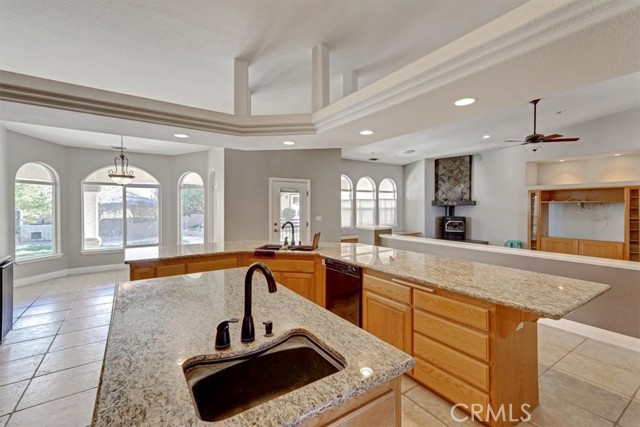 Detail Gallery Image 9 of 49 For 9269 Daisy Rd, Oak Hills,  CA 92344 - 4 Beds | 2/1 Baths