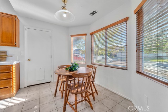 Detail Gallery Image 8 of 23 For 40432 Aster, Palmdale,  CA 93551 - 4 Beds | 2 Baths