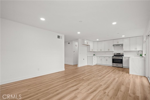 554 E Fairfield Court, Ontario CA: https://media.crmls.org/medias/28d9f1f1-a41a-4e97-b791-56d664bd3d87.jpg