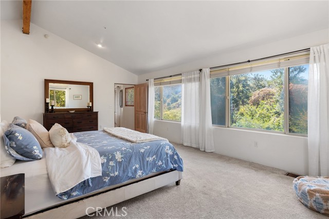 1733 Arteique Rd, Topanga CA: https://media.crmls.org/medias/28dad26e-d3a5-4f5d-8f49-bff5617032d9.jpg
