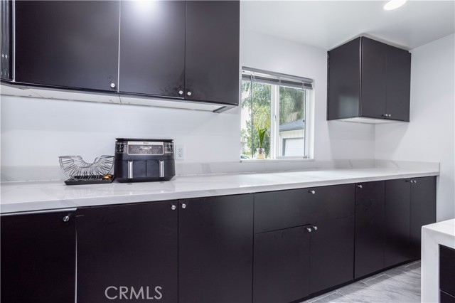 Detail Gallery Image 16 of 39 For 19127 Enadia, Reseda,  CA 91335 - 4 Beds | 2 Baths