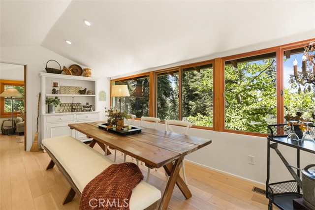 433 Milburn Road, Lake Arrowhead CA: https://media.crmls.org/medias/28dd3e01-6e79-4dd6-97cb-4cd19b9ec8c7.jpg