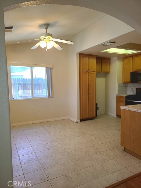 15358 San Miguel Way, Victorville CA: https://media.crmls.org/medias/28dd81d7-71dd-4ff1-8694-26580679be2c.jpg