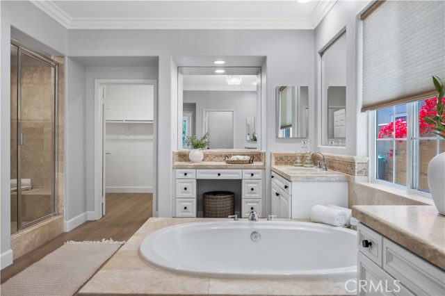 9 Whitford, Irvine CA: https://media.crmls.org/medias/28dda840-2db9-4336-b1c1-7480a9417957.jpg