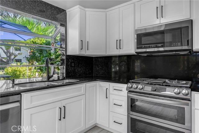 Detail Gallery Image 11 of 61 For 22482 Lake Forest Ln, Lake Forest,  CA 92630 - 4 Beds | 3 Baths