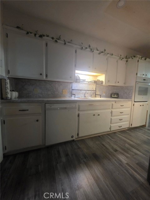 679 E Mulberry Avenue, Porterville CA: https://media.crmls.org/medias/28ddde8f-f702-4b9b-b4e4-5c6bda6fab87.jpg