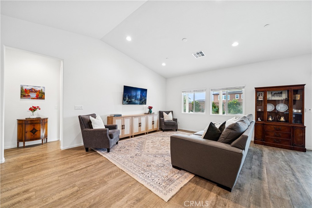 MLS #OC25259343 image #5