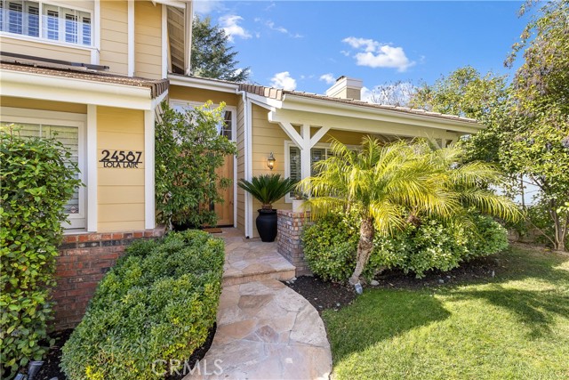 Detail Gallery Image 4 of 44 For 24587 Lola, Newhall,  CA 91321 - 5 Beds | 3 Baths