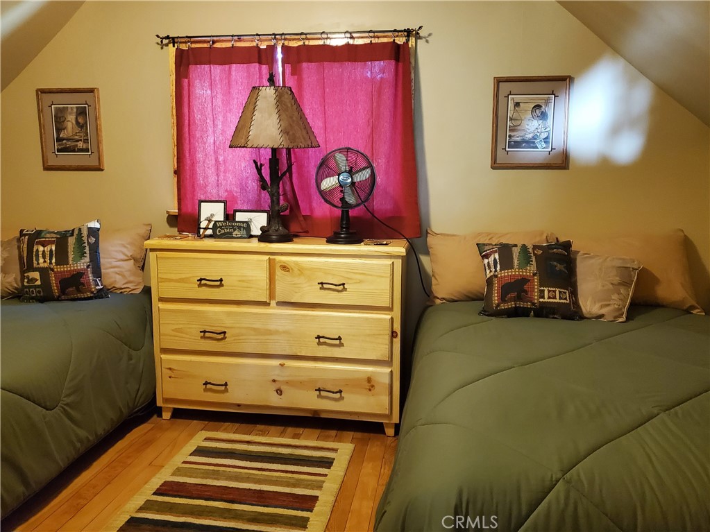 https://media.crmls.org/medias/28dff42d-c7c8-4d06-b4f0-bfa97014eedb.jpg?preset=X-Large