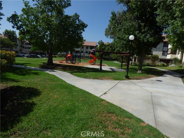 Detail Gallery Image 8 of 10 For 18125 American Beauty Dr #165,  Canyon Country,  CA 91387 - 3 Beds | 2 Baths