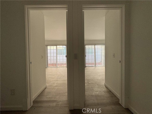 Detail Gallery Image 14 of 22 For 19351 Strathern, Reseda,  CA 91335 - 4 Beds | 2 Baths