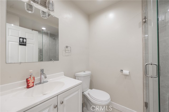 Detail Gallery Image 11 of 17 For 11214 Woodley, Granada Hills,  CA 91344 - 4 Beds | 2 Baths