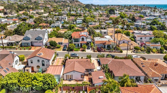616 Rushville Street, La Jolla CA: https://media.crmls.org/medias/28e269e4-e8eb-48ca-a6d5-da2938b088e3.jpg