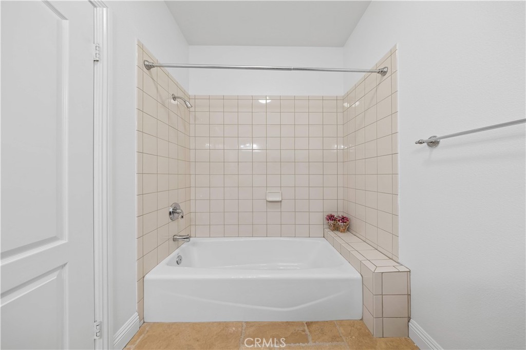 https://media.crmls.org/medias/28e29686-5c00-41b3-a04c-c463d4a1266f.jpg?preset=X-Large