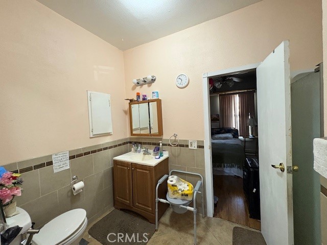 https://media.crmls.org/medias/28e2a74f-a095-41ec-9309-84eb85d7522e.jpg?preset=X-Large