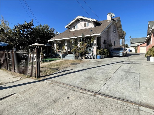 Detail Gallery Image 2 of 5 For 927 W 48th St, Los Angeles,  CA 90037 - – Beds | – Baths