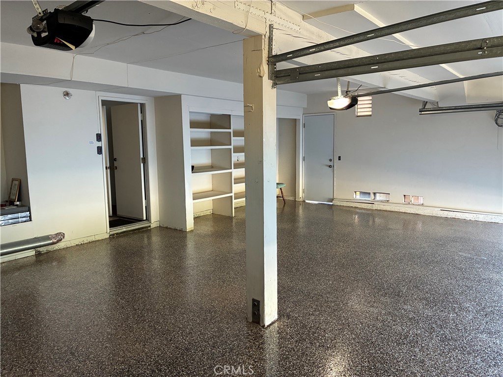 https://media.crmls.org/medias/28e2d4cb-2fe5-4ca5-88cd-021624630f64.jpg?preset=X-Large