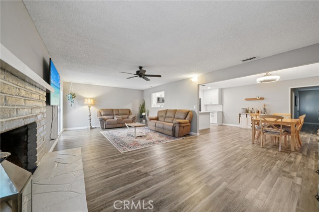 Detail Gallery Image 6 of 22 For 26408 Naomi Dr, Hemet,  CA 92544 - 4 Beds | 2 Baths