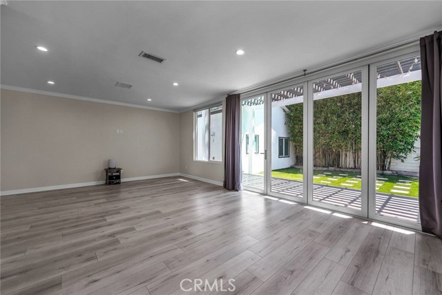 17900 Bullock Street, Encino CA: https://media.crmls.org/medias/28e3d1eb-b5fc-4f9c-8259-62fd76ad2132.jpg