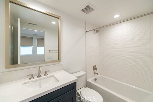 Detail Gallery Image 32 of 36 For 228 Stage, Irvine,  CA 92618 - 5 Beds | 5 Baths