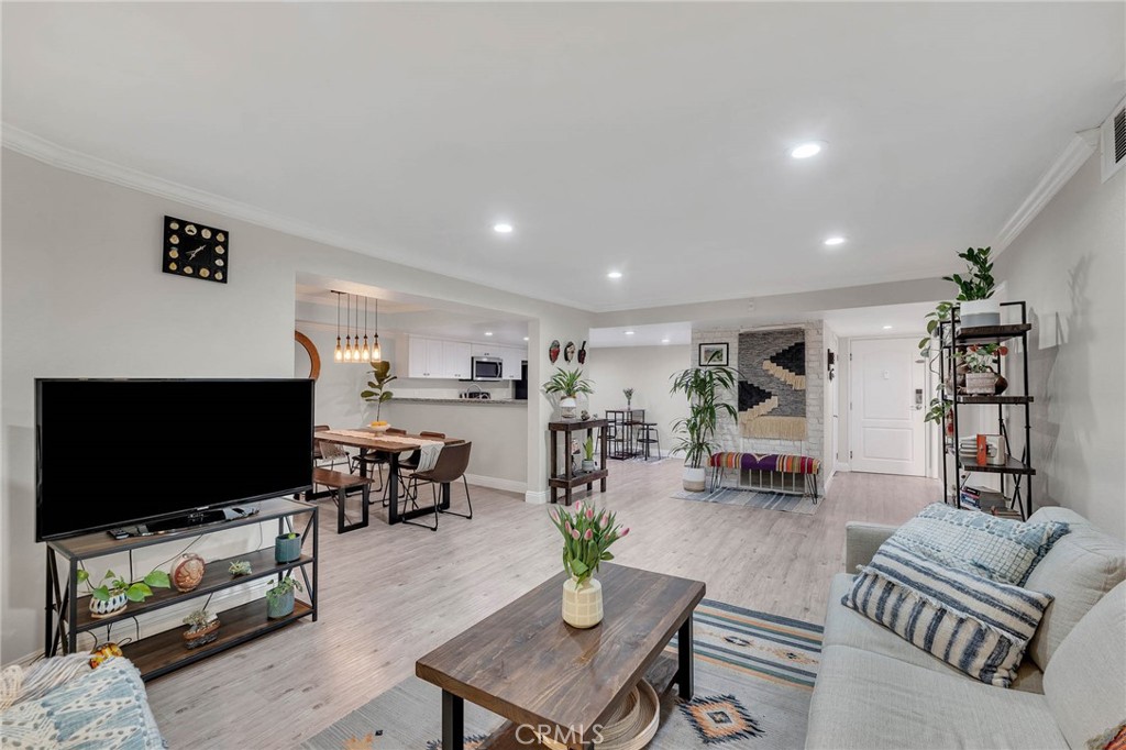 5009 Woodman Avenue 108, Sherman Oaks, CA 91423
