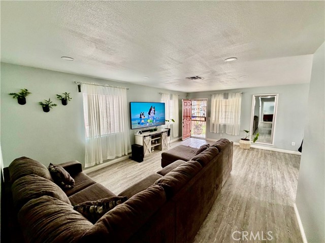 Detail Gallery Image 5 of 31 For 226 E King St, San Bernardino,  CA 92408 - 3 Beds | 2 Baths