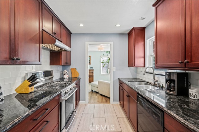 Detail Gallery Image 17 of 43 For 23668 via Delfina, Valencia,  CA 91355 - 4 Beds | 3 Baths