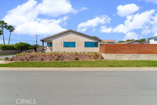 Detail Gallery Image 4 of 36 For 2704 Vista Mesa, Rancho Palos Verdes,  CA 90275 - 5 Beds | 2/1 Baths