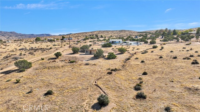 23766 Valley View Road, Apple Valley CA: https://media.crmls.org/medias/28e73a70-facd-4b1f-9ff9-1c0544856fd6.jpg