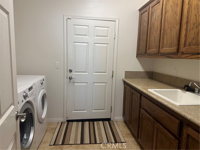 9322 Hollywood Court, Phelan CA: https://media.crmls.org/medias/28e79514-d56d-49ef-b4df-9a3c42e5800b.jpg