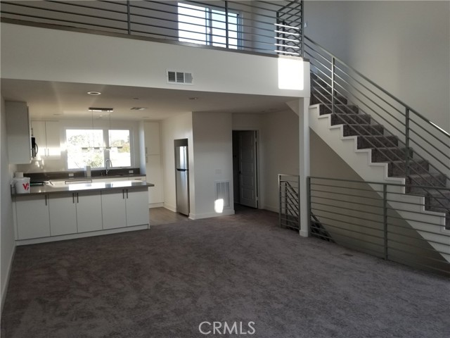 Detail Gallery Image 3 of 7 For 5621 N Bella Blanco Dr, North Hollywood,  CA 91601 - 3 Beds | 3/1 Baths