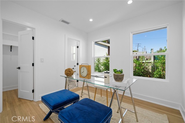 Detail Gallery Image 17 of 71 For 1027 S Lucerne Bld, Los Angeles,  CA 90019 - 4 Beds | 4 Baths