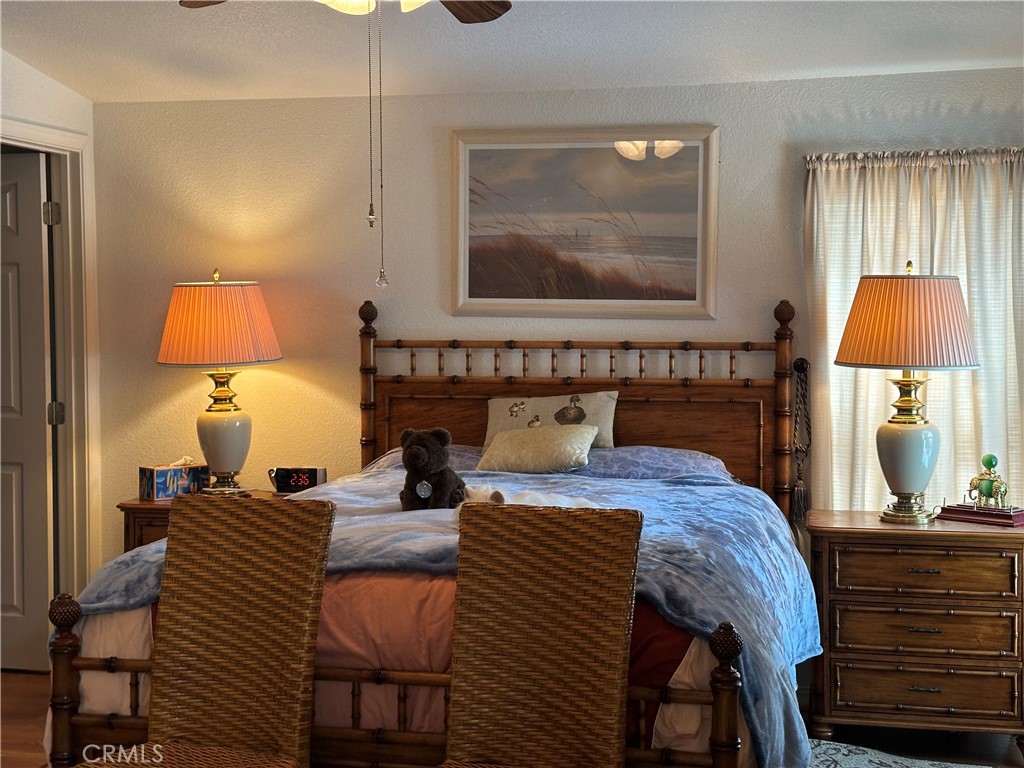 https://media.crmls.org/medias/28e92ef1-12c1-49be-9789-ed98f0d00f8e.jpg?preset=X-Large